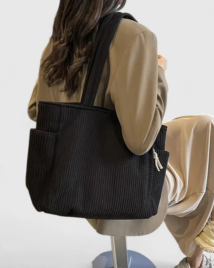 Lorena - Bolso de mano informal para mujer con un diseño espacioso