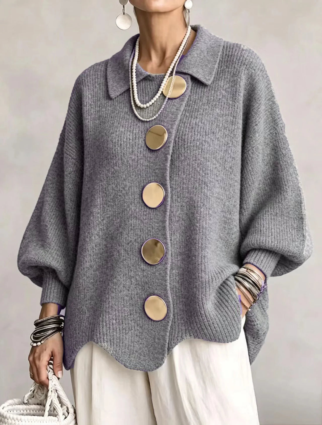 Emma - Cárdigan oversize con cuello y botones metálicos grandes