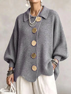 Emma - Cárdigan oversize con cuello y botones metálicos grandes