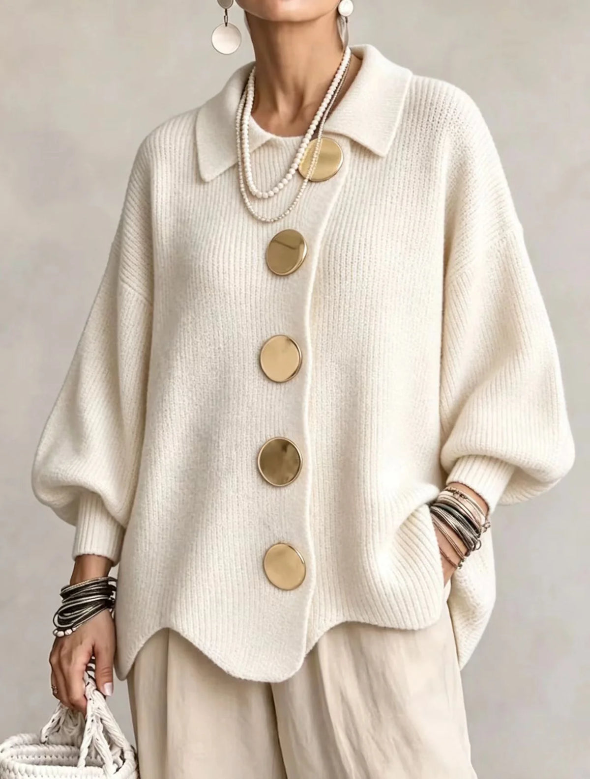 Emma - Cárdigan oversize con cuello y botones metálicos grandes