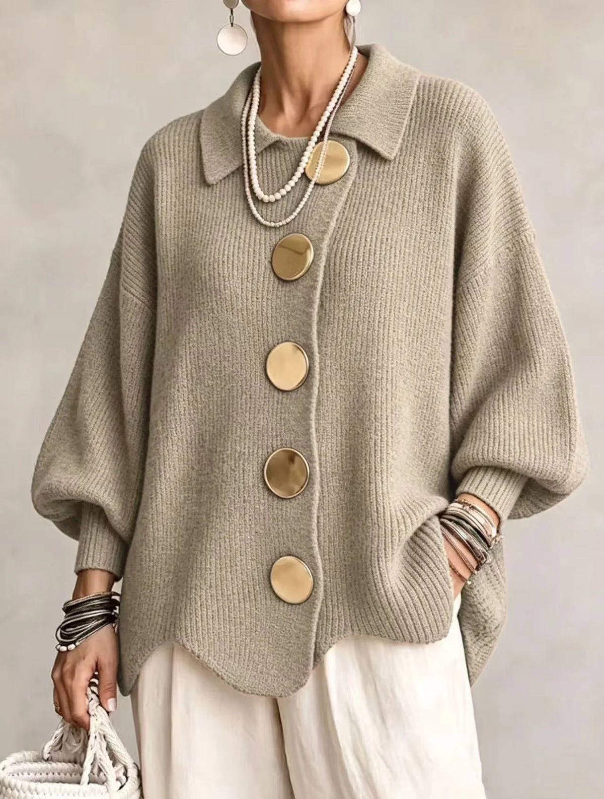 Emma - Cárdigan oversize con cuello y botones metálicos grandes