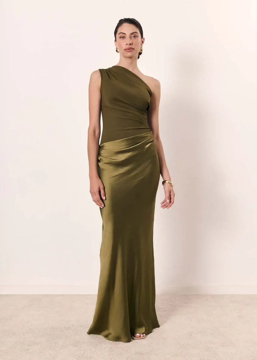 Alana – Vestido largo de satén con un solo hombro