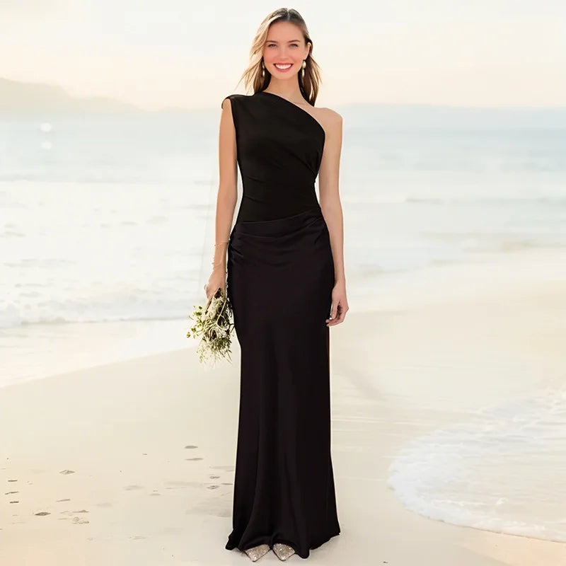 Alana – Vestido largo de satén con un solo hombro